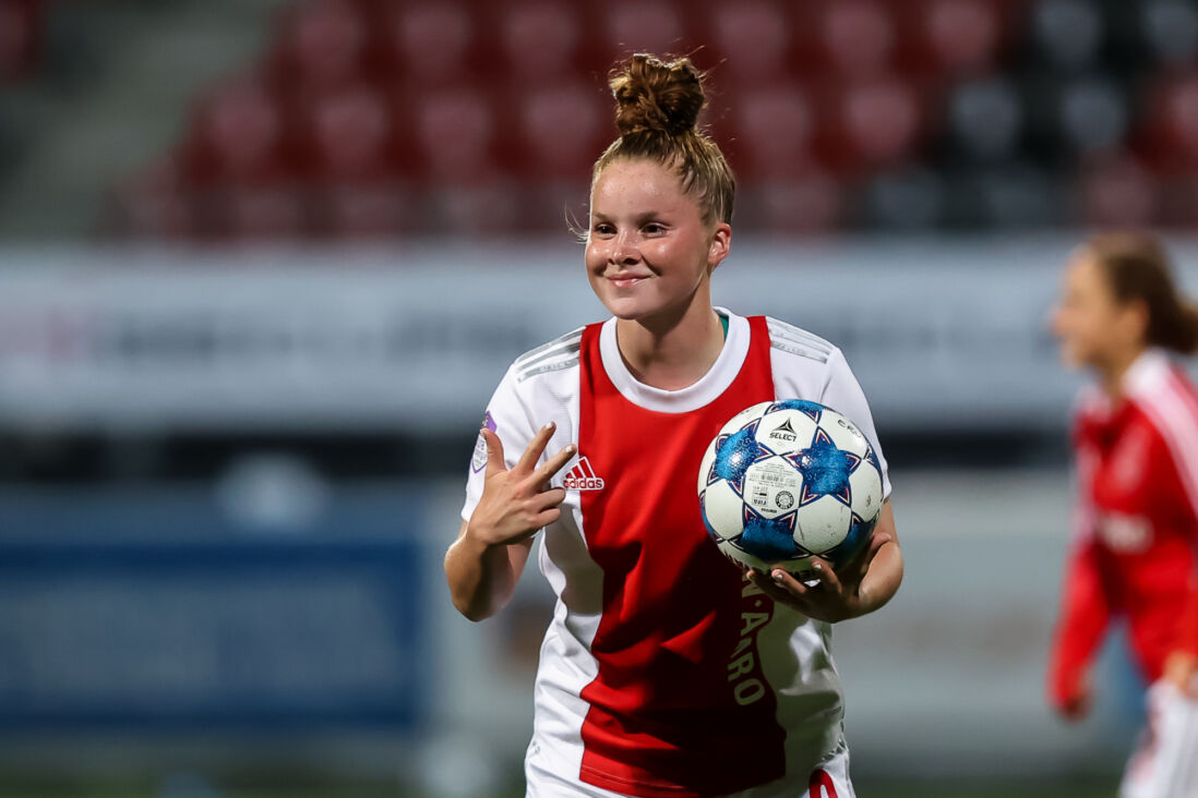 Nikita Tromp na een hattrick voor Ajax