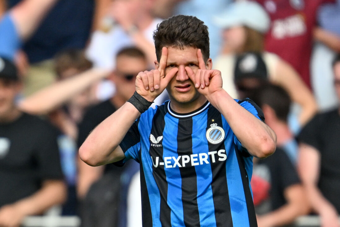 Christos Tzolis viert een treffer bij Club Brugge