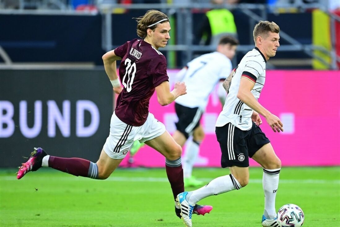 Uldrikiskroos 612e37222725a