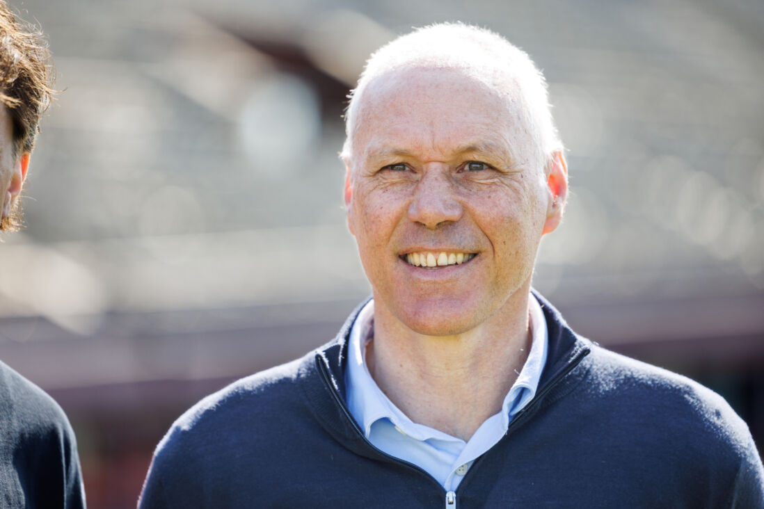 Marco van Basten bij het persmoment van de Videoland-serie Basta