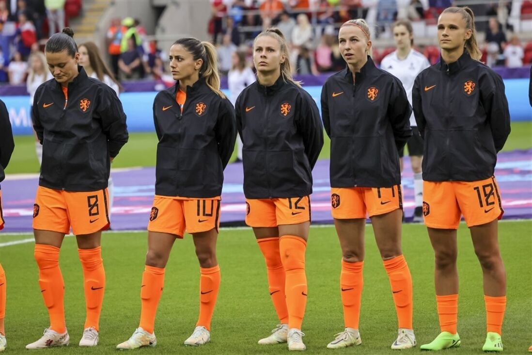Daniëlle van de Donk met Victoria Pelova, Jackie Groenen en Kerstin Casparij