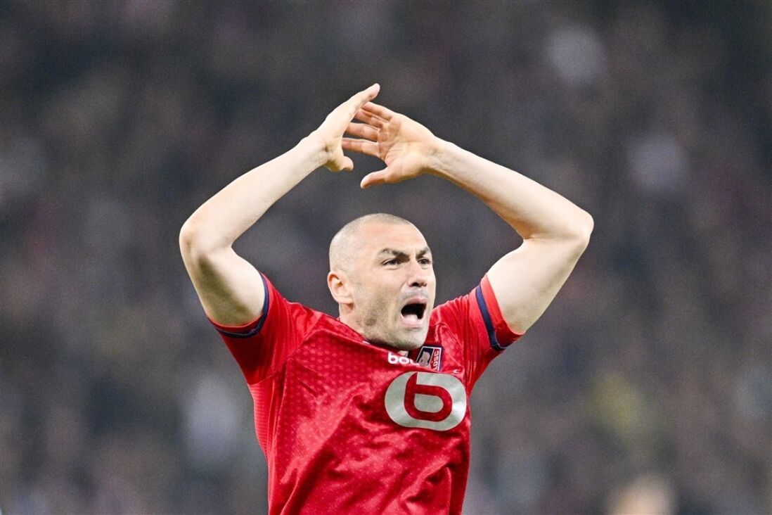 Burak Yilmaz juicht na een goal namens Lille