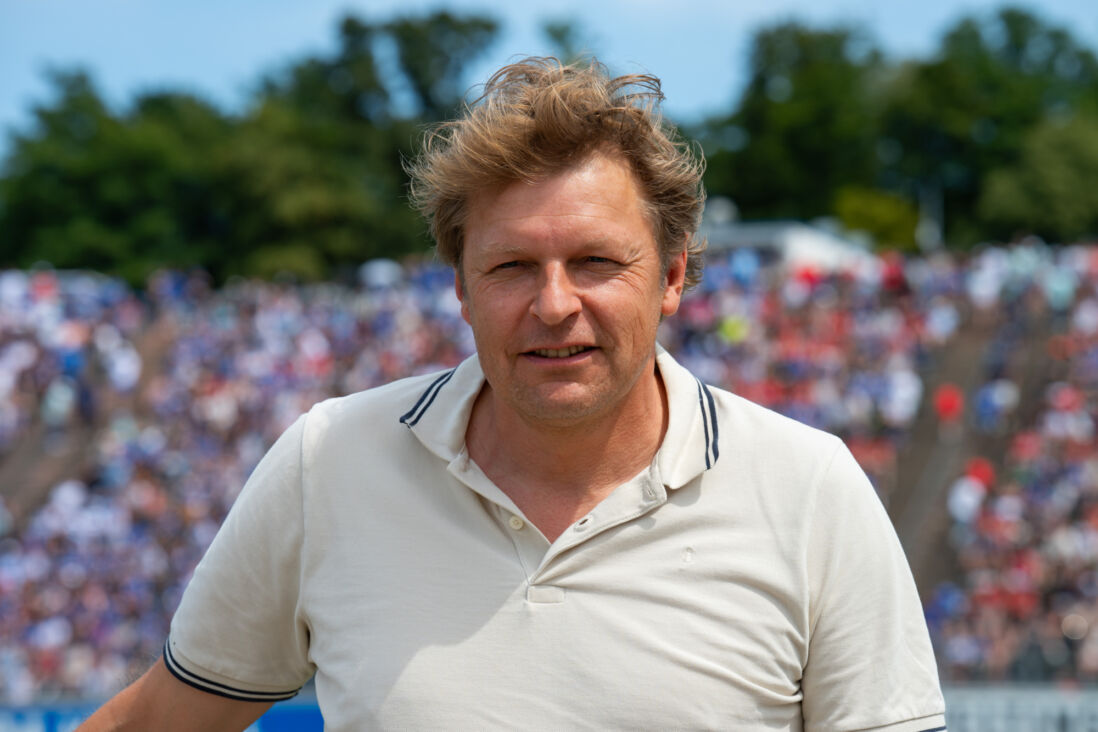 Youri Mulder bij een oefenwedstrijd van Schalke 04 in Gelsenkirchen