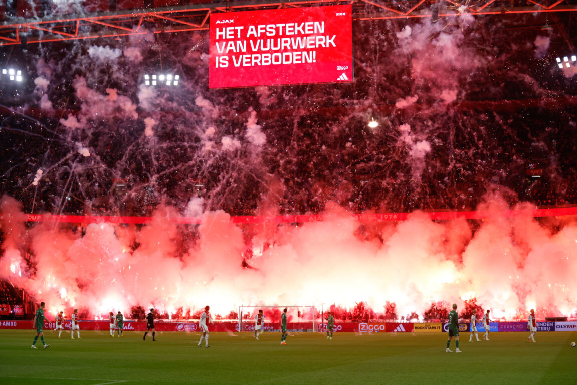 Vuurwerk bij Ajax - FC Groningen