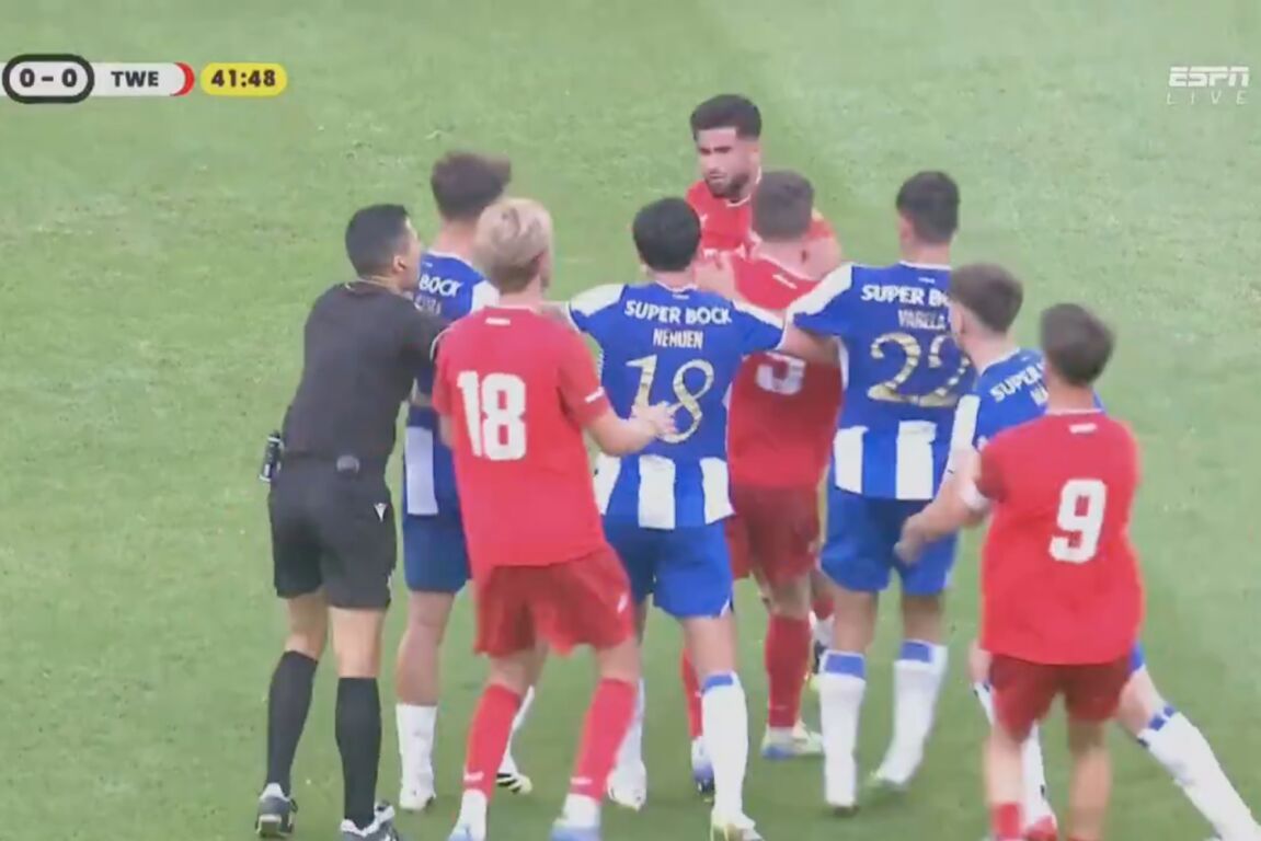 Opstootje van Naci Ünüvar tegen FC Porto