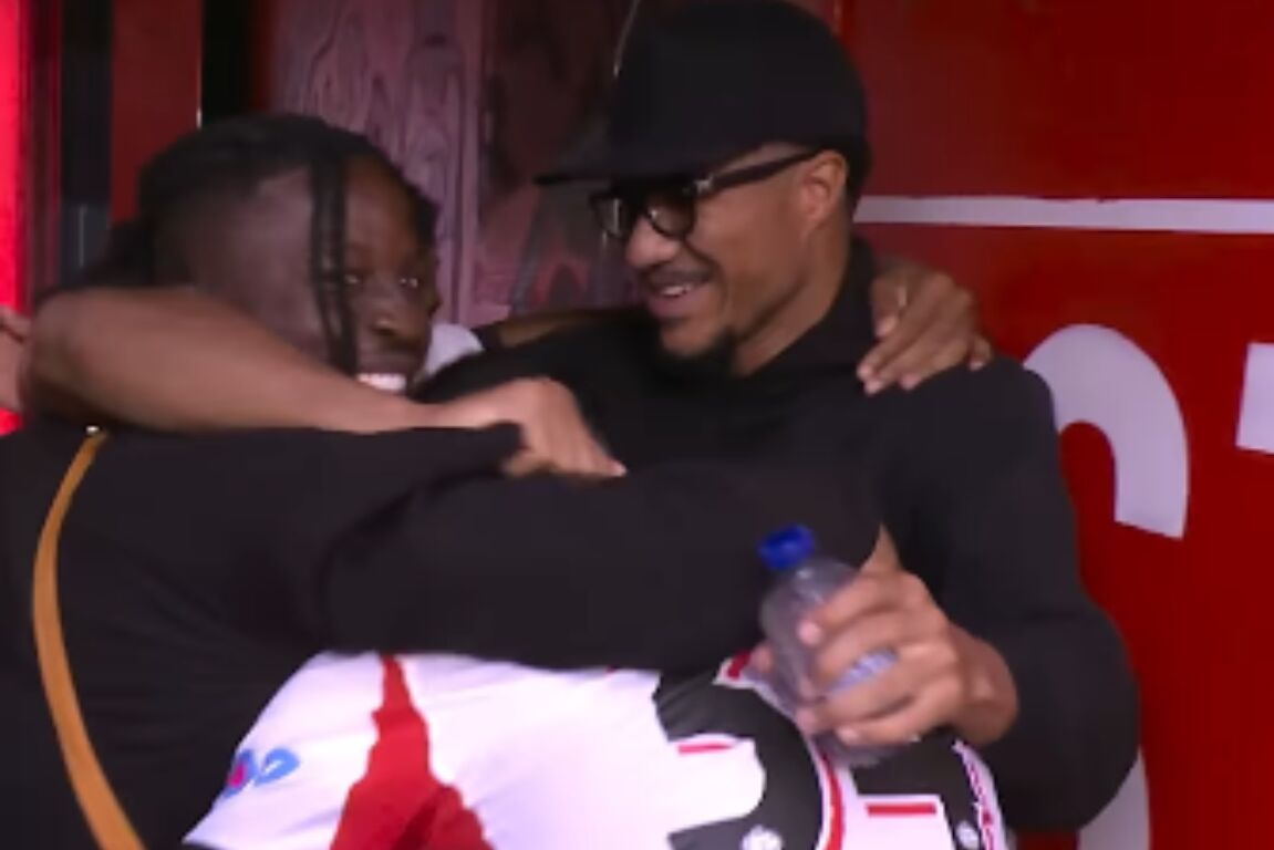 Johan Bakayoko en Malik Tillman ontmoeten hun voormalig ploeggenoten in het Philips Stadion