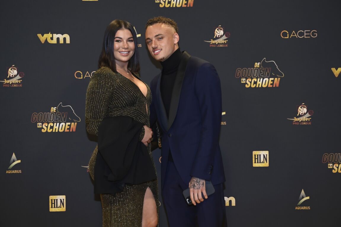 Noa Lang met partner Blossom de Weerd