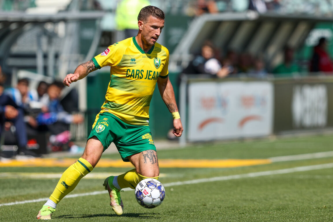 Daryl Janmaat in actie namens ADO Den Haag