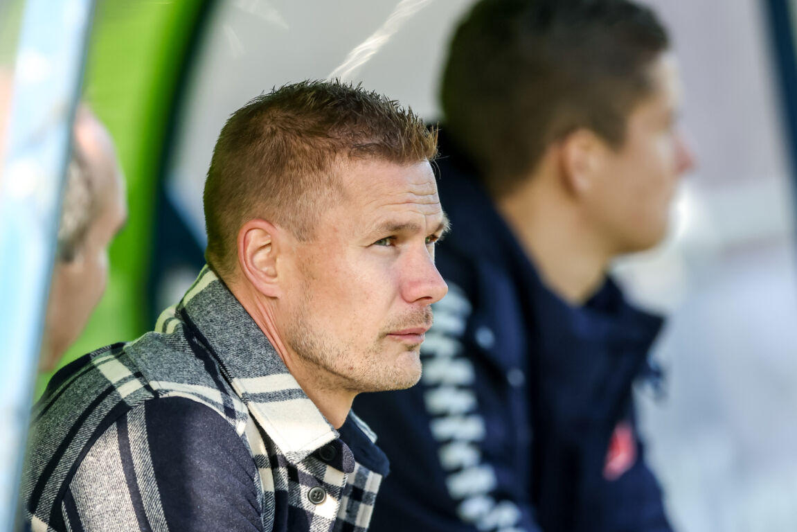 Joran Pot op de bank bij FC Twente