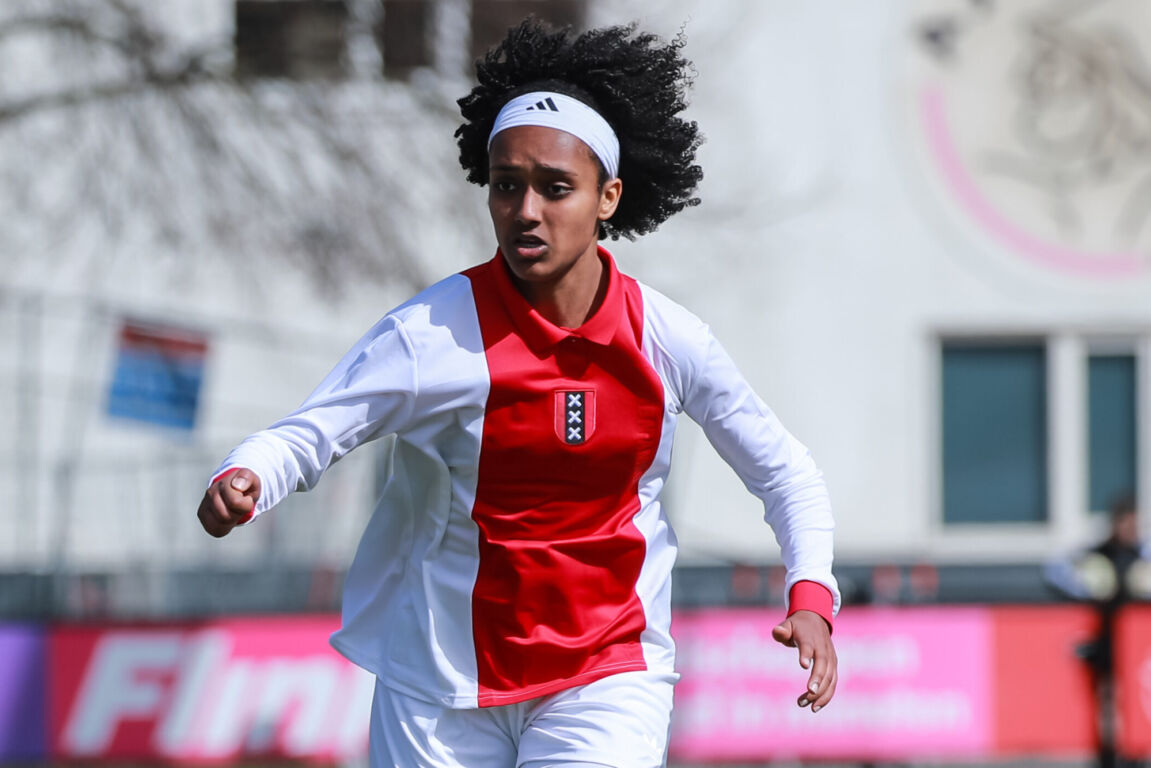 Lily Yohannes bij Ajax