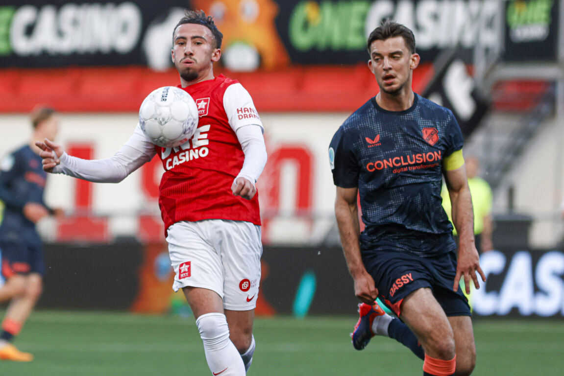 Aanvoerder Wessel Kooy in actie tegen MVV