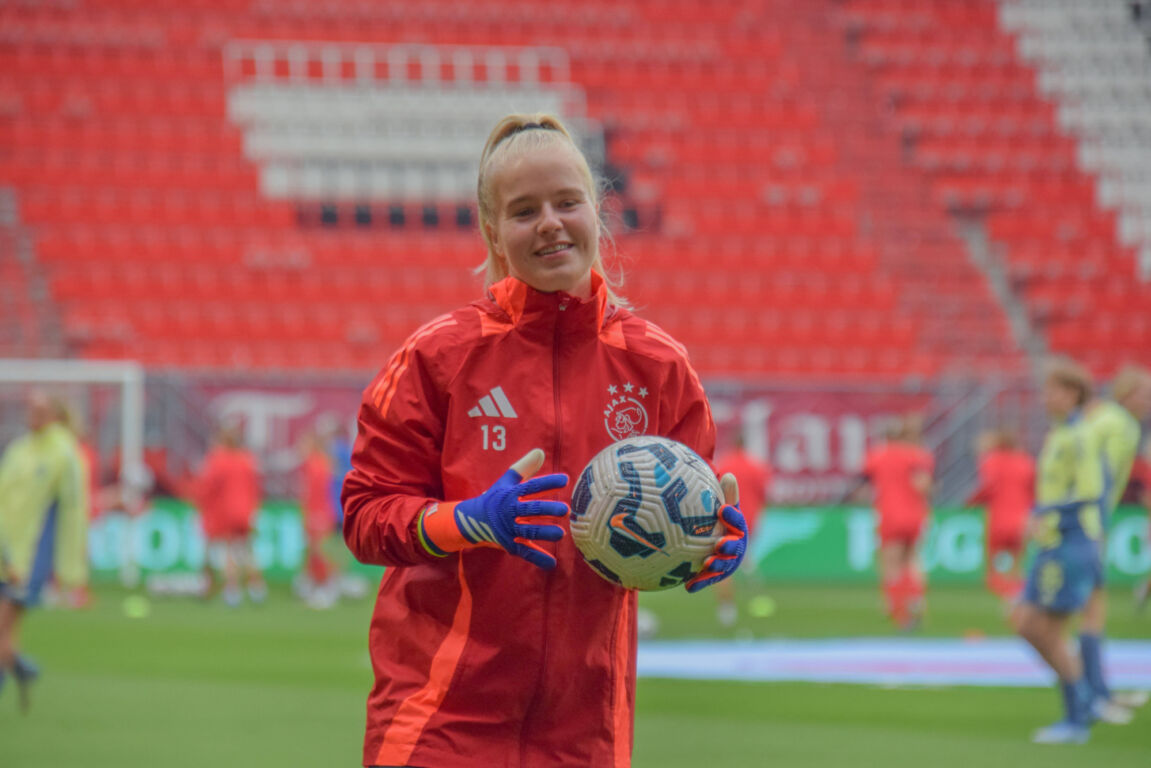 Lois Niënhuis bij Ajax