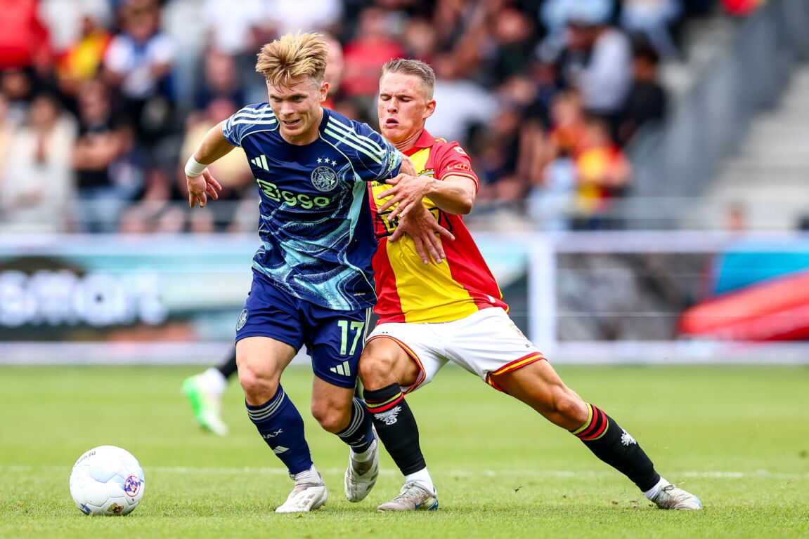 Oliver Edvardsen in actie tegen Go Ahead Eagles