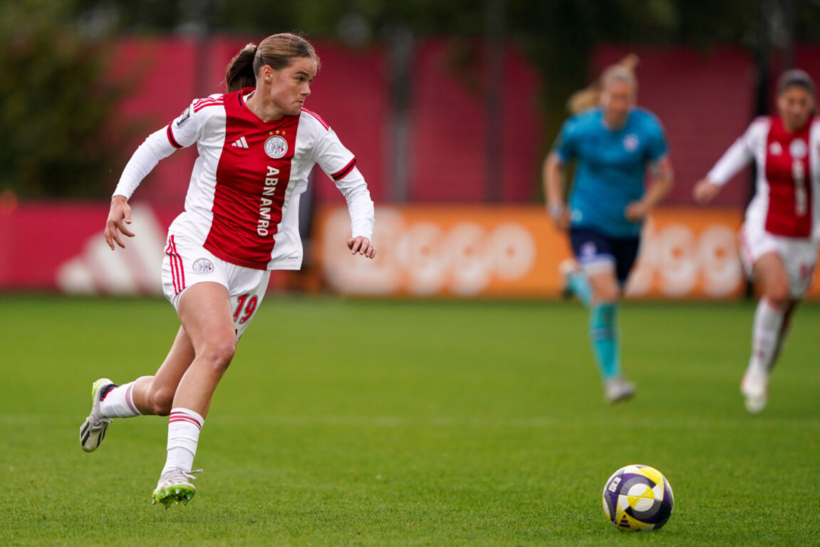 Mirte van Koppen in actie namens Ajax