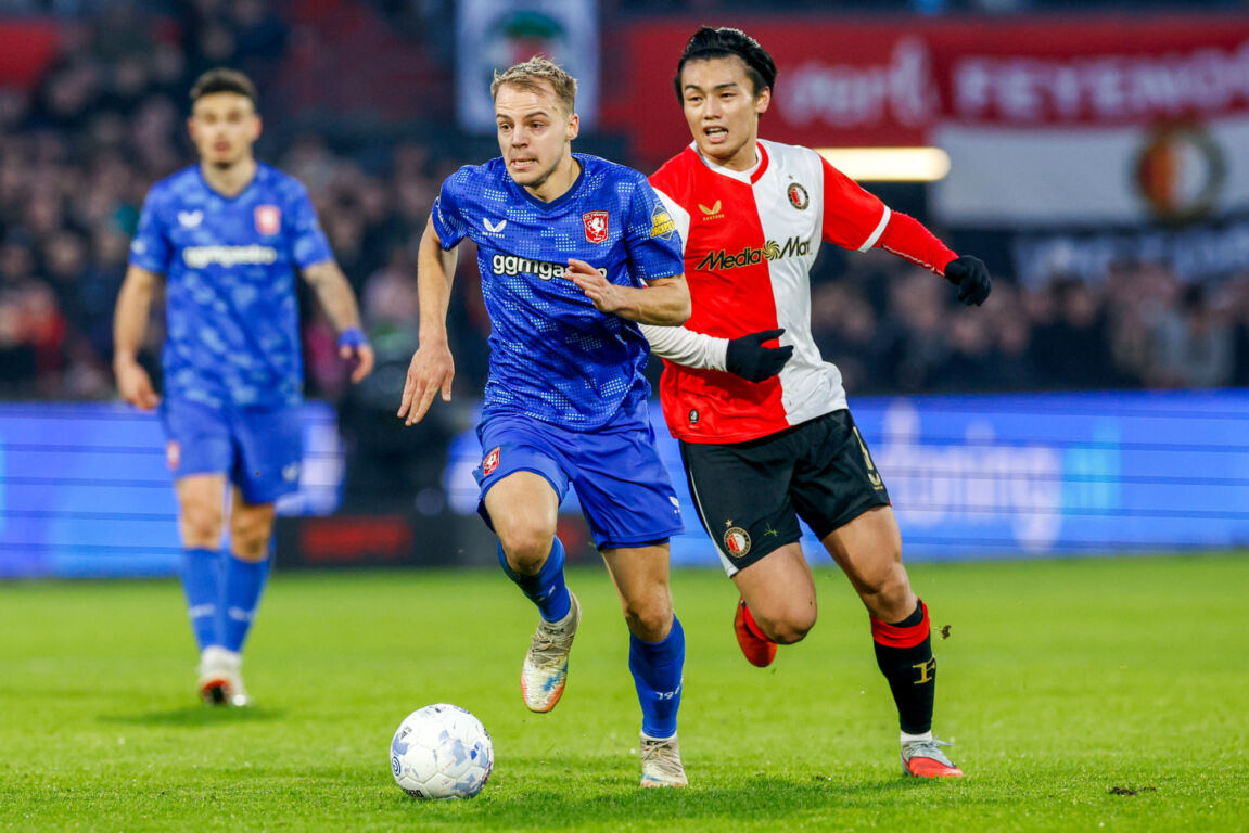 Thomas van den Belt en Ayase Ueda