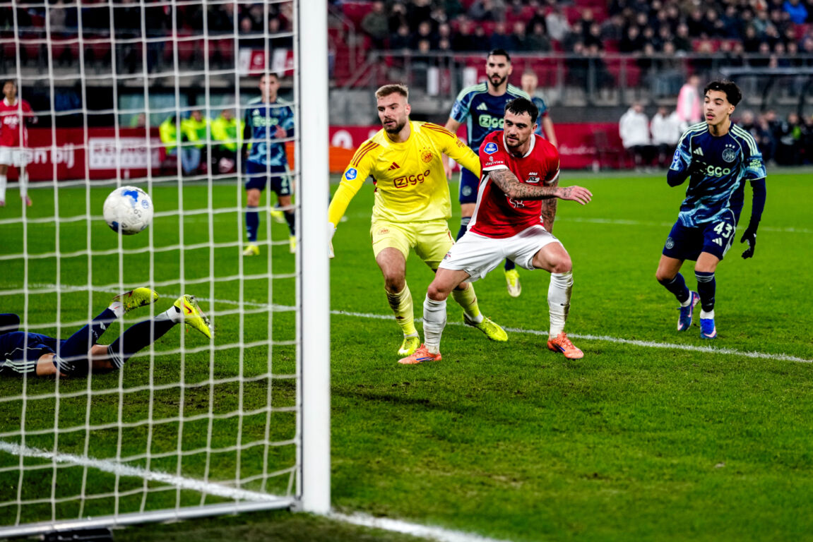 Vitezslav Jaros krijgt weer een doelpunt om de oren
