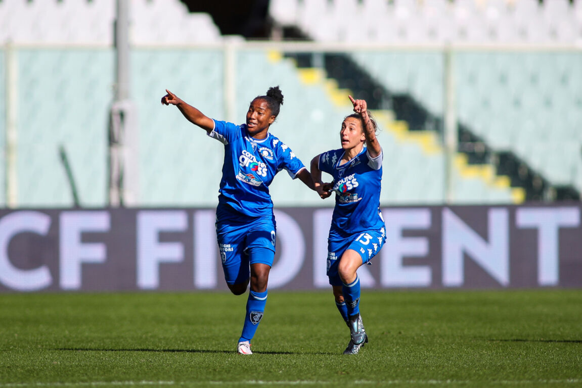 Chante Dompig juicht na een treffer voor Empoli