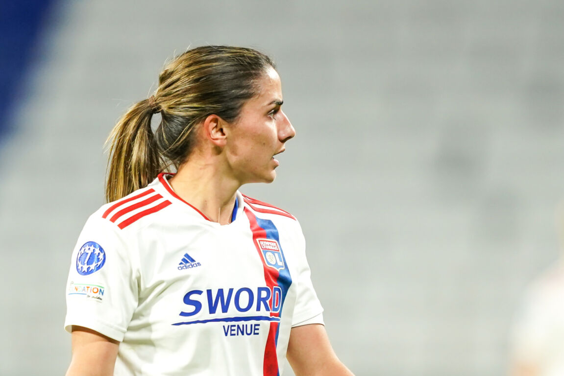 Daniëlle van de Donk in het shirt van Olympique Lyon
