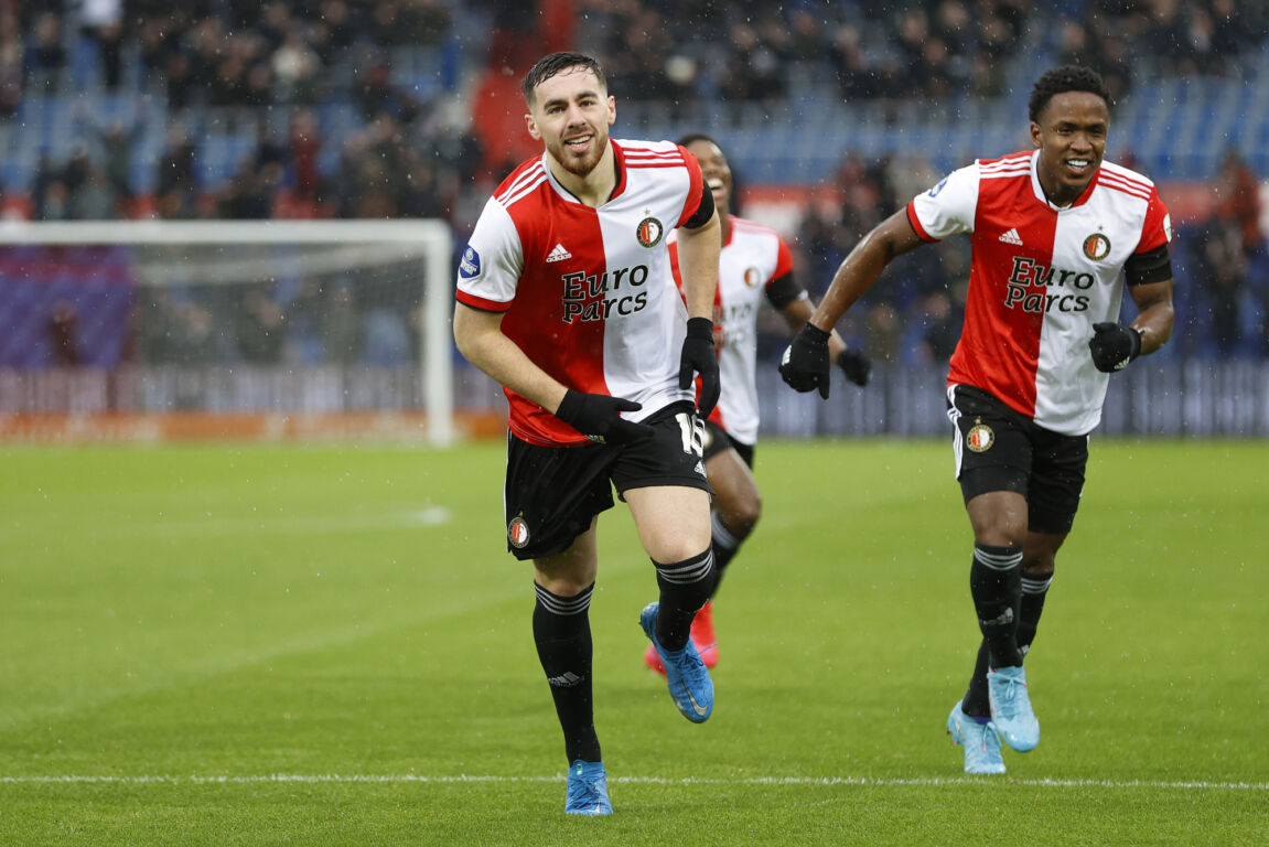 Orkun Kokcu en Luis Sinisterra vieren een doelpunt