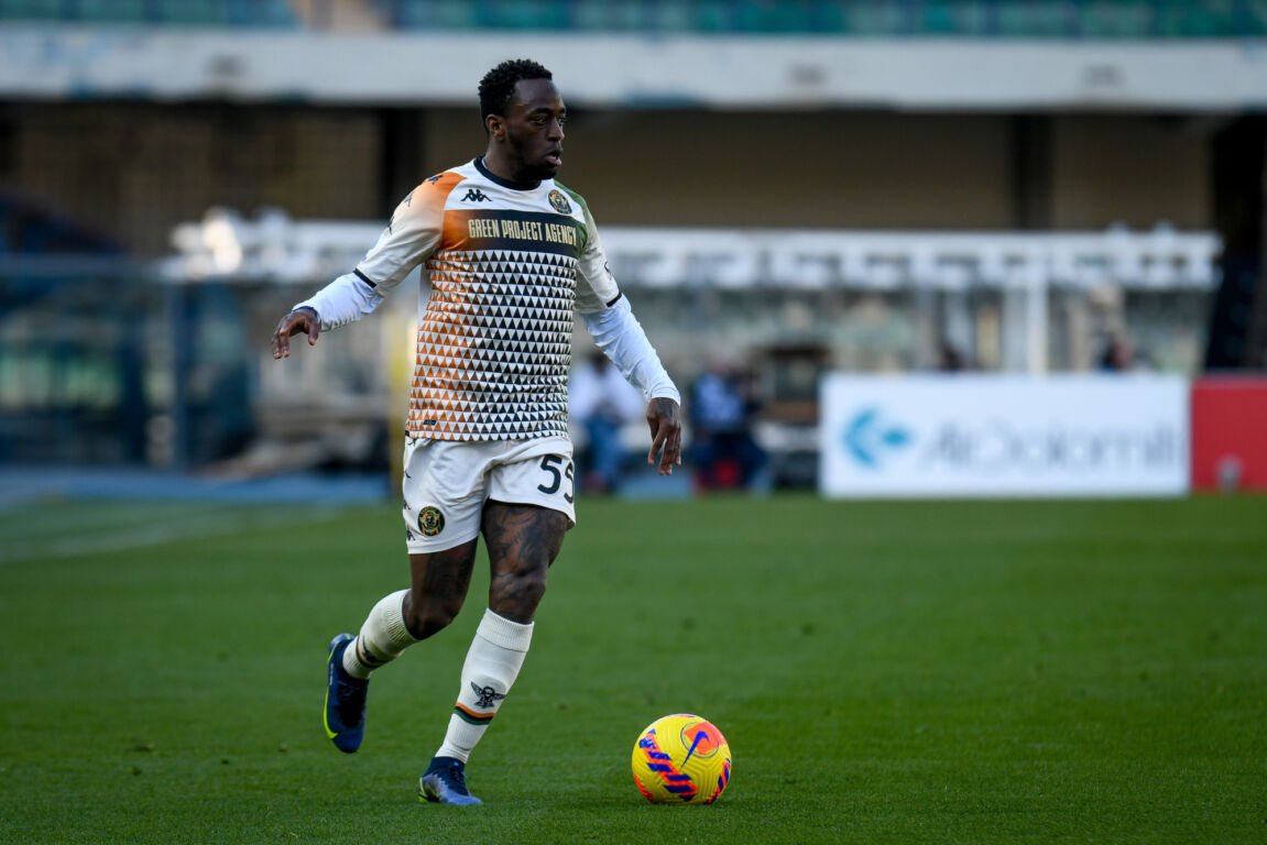 Ridgeciano Haps in actie voor Venezia FC