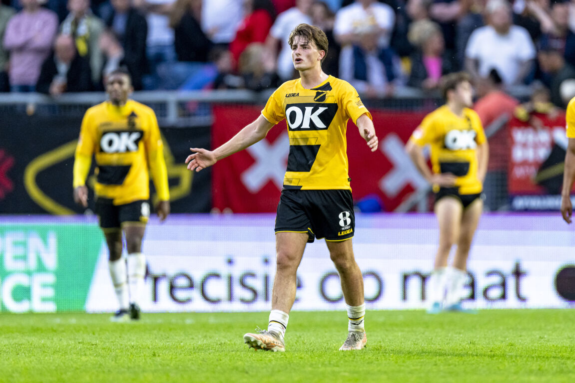 NAC Breda met kledingsponsor Legea