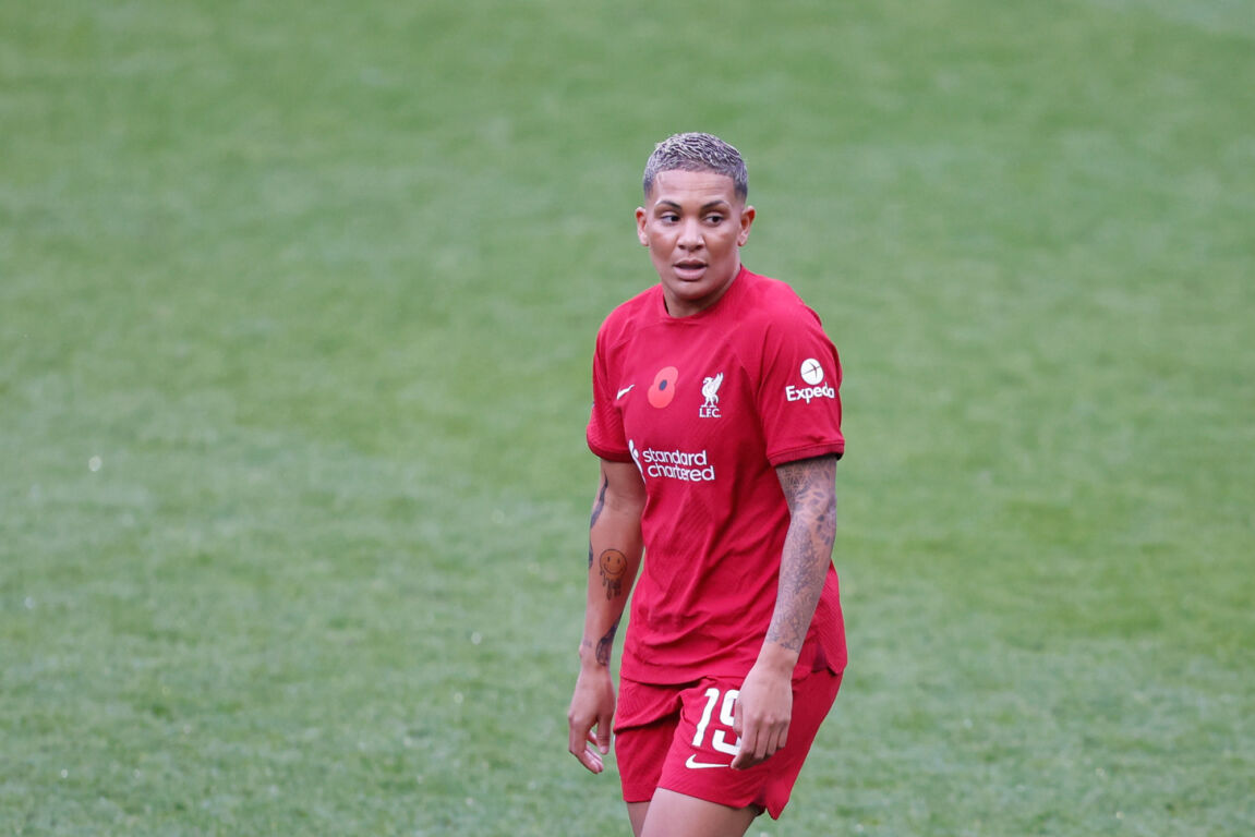 Shanice van de Sanden in het shirt van Liverpool