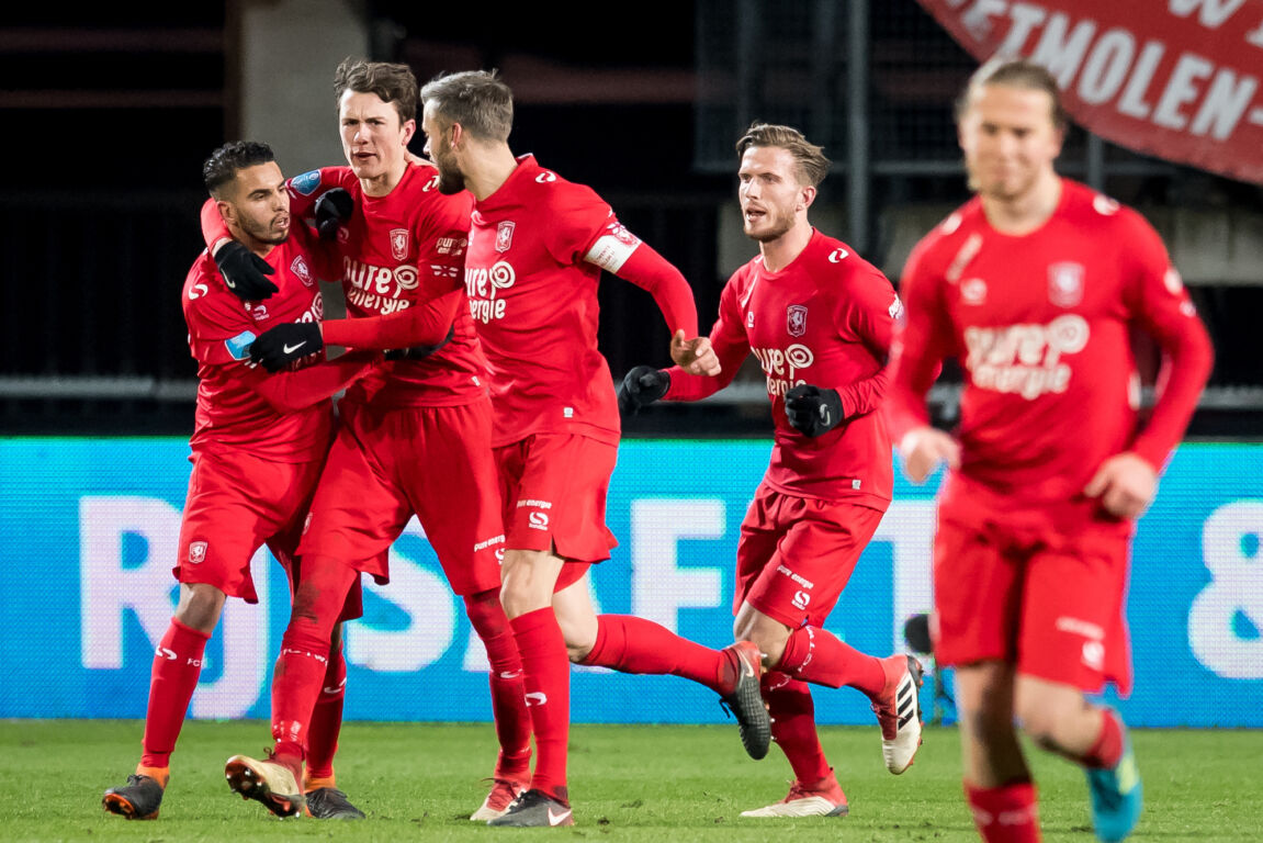 FC Twente juicht na een treffer van Thomas Lam