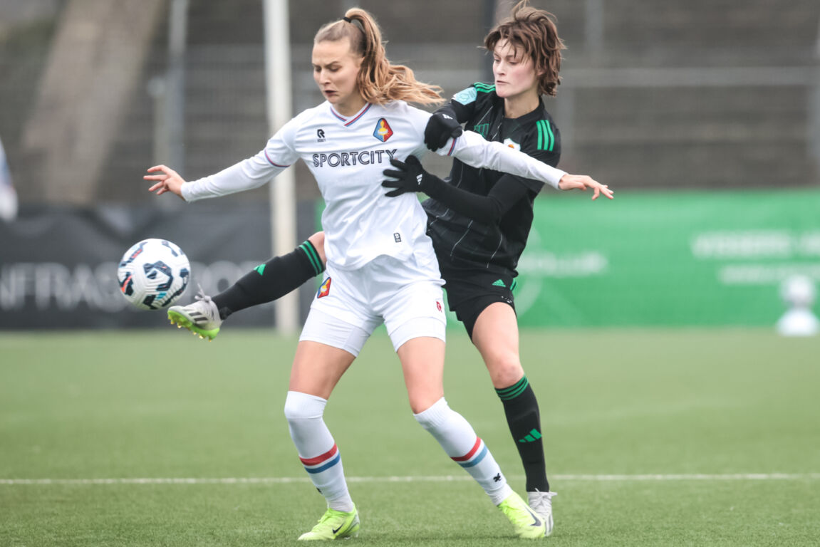 Lieke Vis in actie voor Telstar