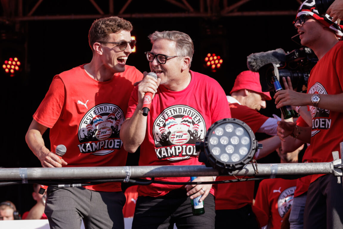 Guus Til en Guus Meeuwis op het kampioensfeest van PSV