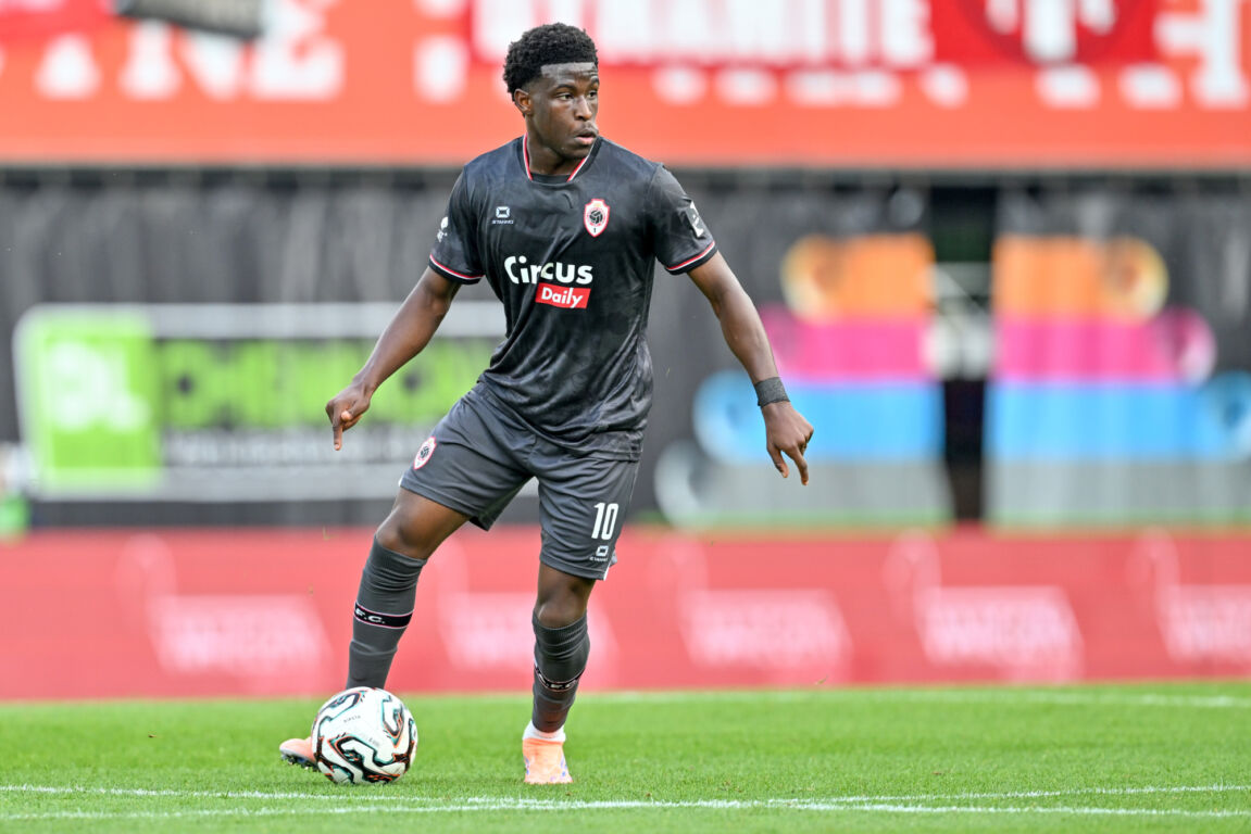 Isaac Babadi in actie voor Royal Antwerp