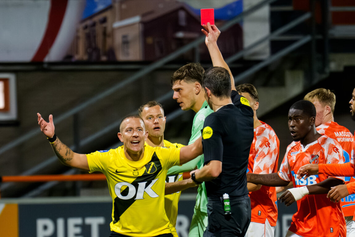 Lewis Holtby kreeg rood tegen FC Volendam