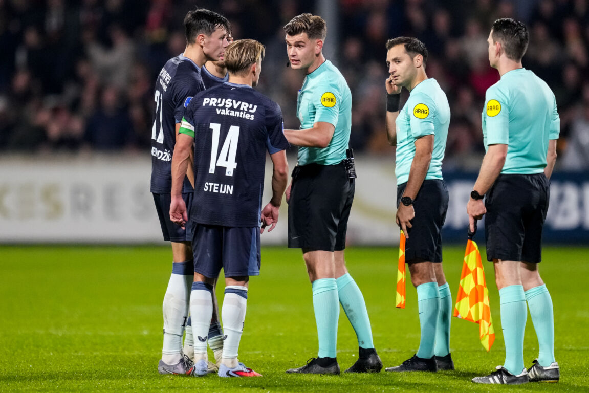Feyenoord-spelers in discussie met Joey Kooij