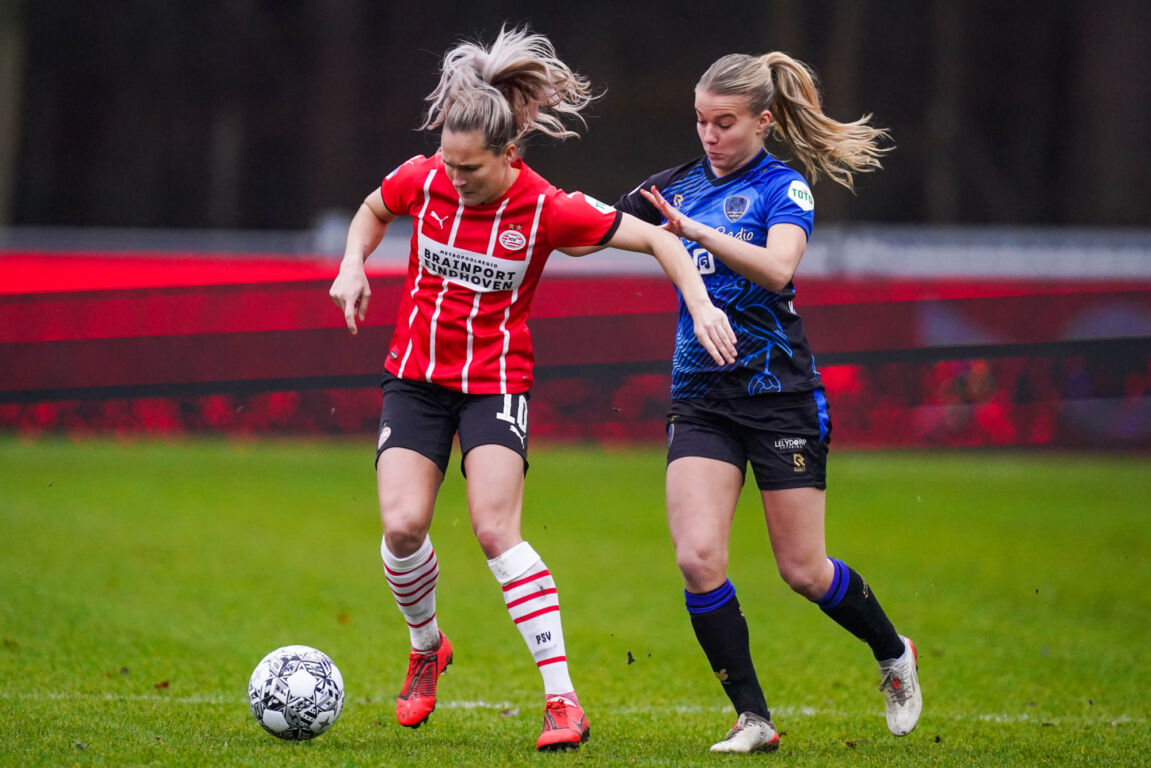 Desiree van Lunteren aan de bal