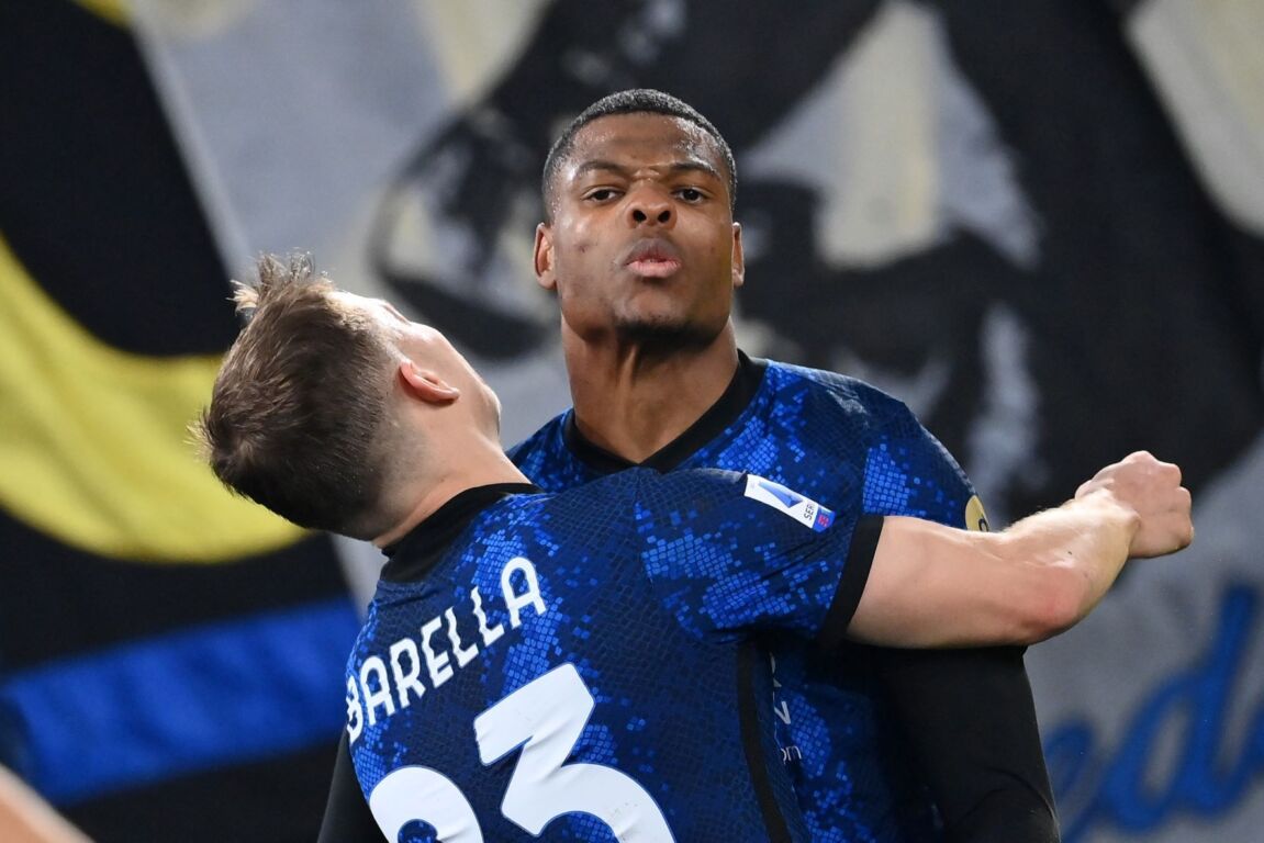 Denzel Dumfries juicht na zijn eerste doelpunt voor Internazionale