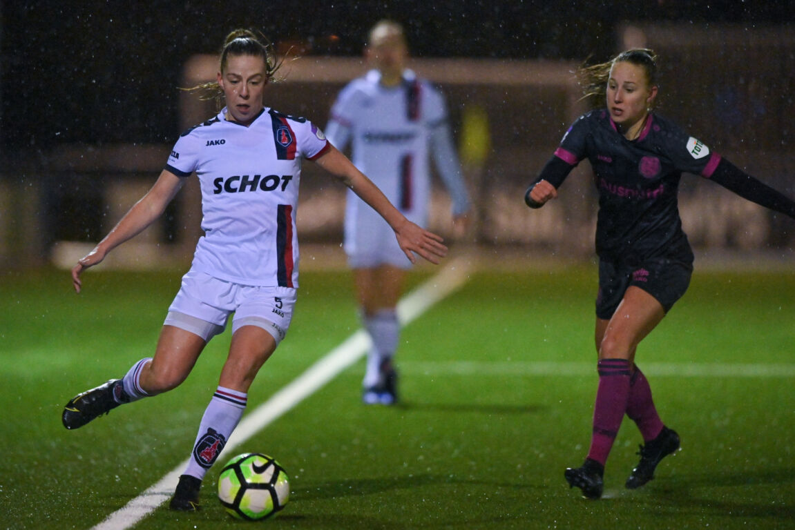 Een duel tussen VV Alkmaar en SC Heerenveen