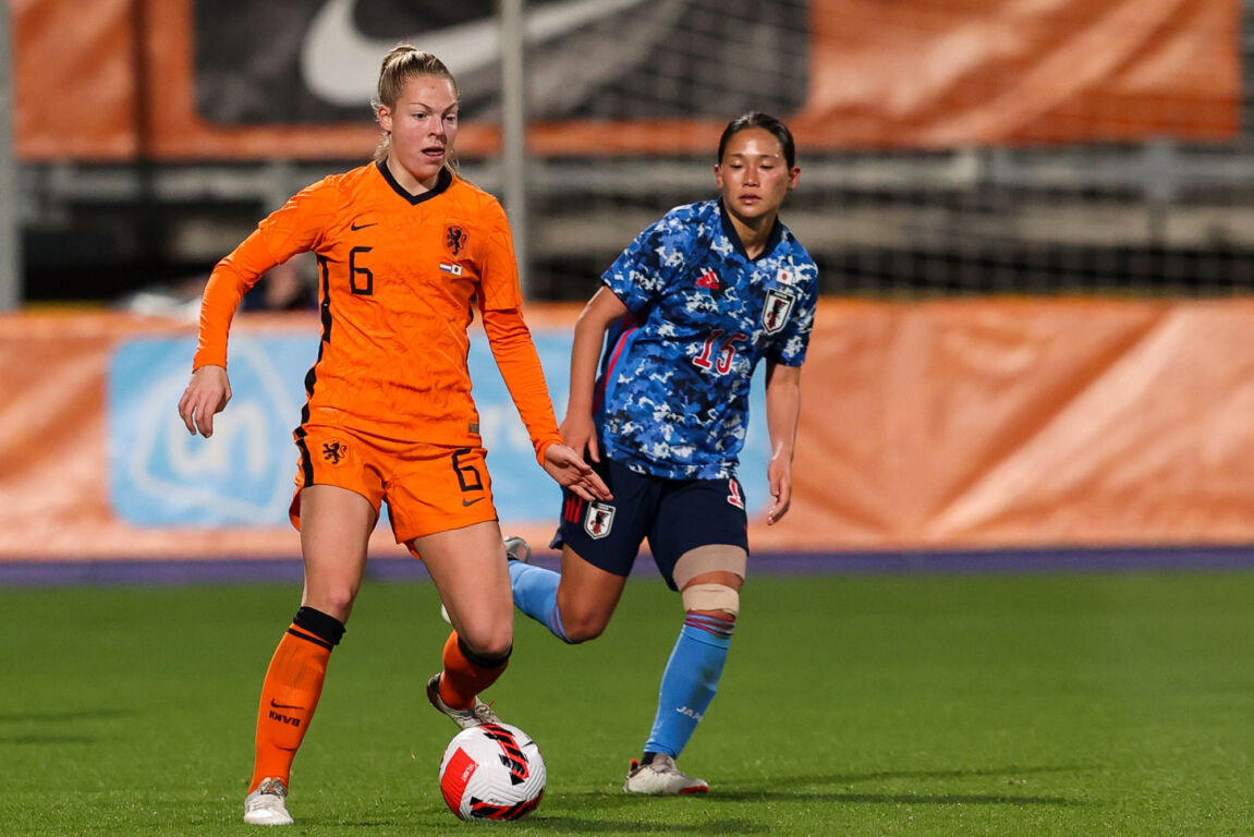 Jill Bayings in actie voor de OranjeLeeuwinnen