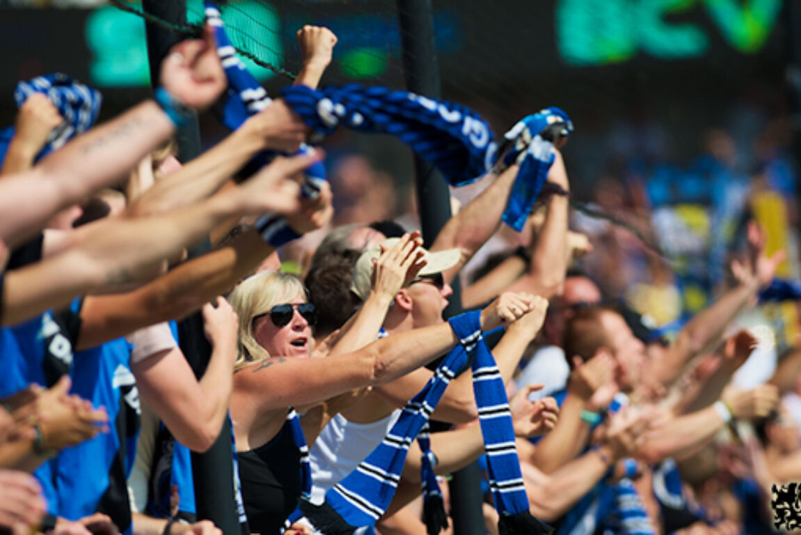Supporters van Club Brugge vieren een treffer
