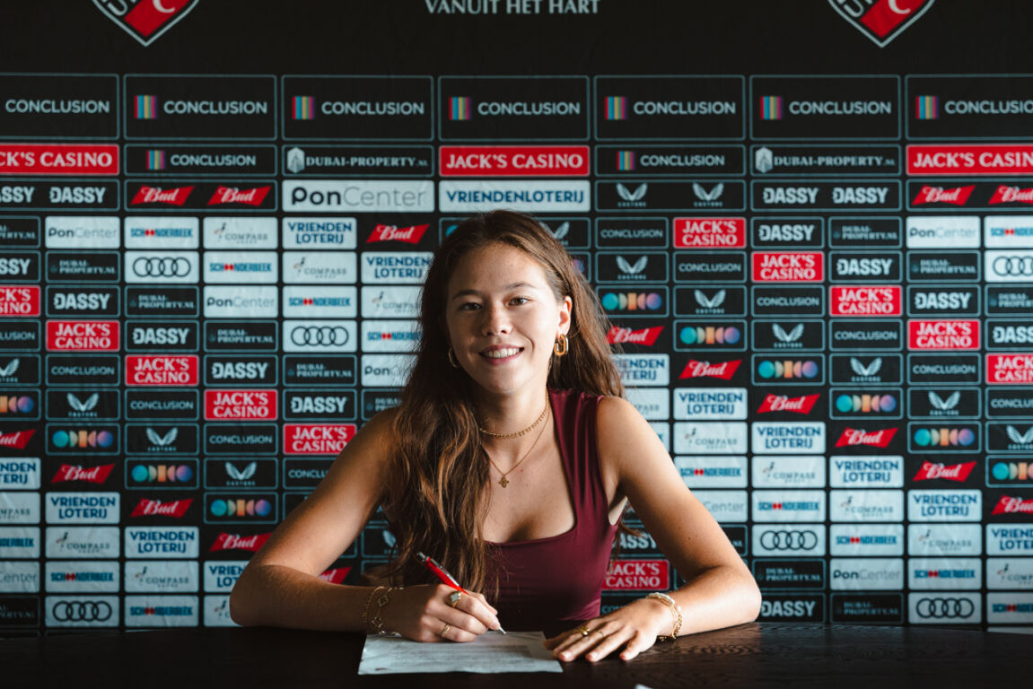Kyra Koopman verlengt haar contract bij FC Utrecht