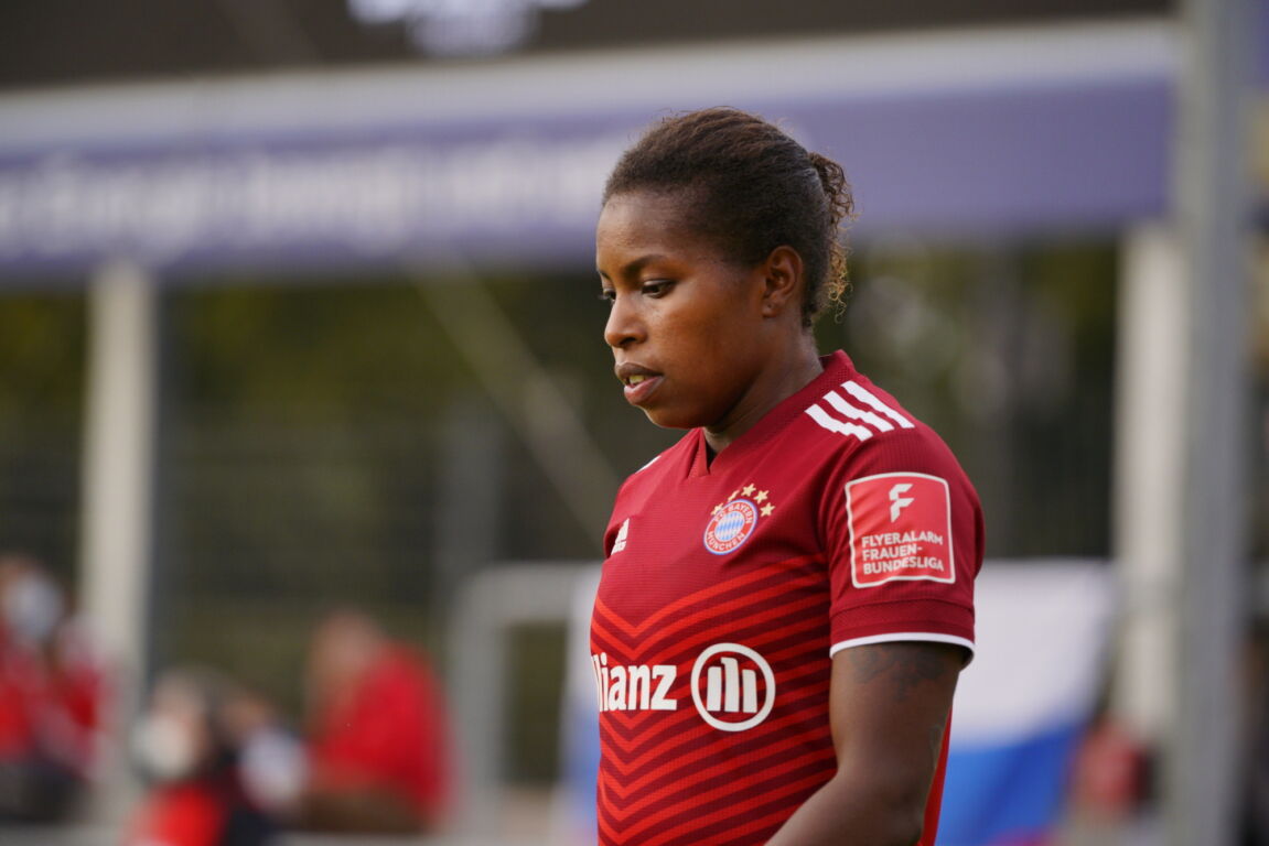 Lineth Beerensteyn in het shirt van Bayern Munchen