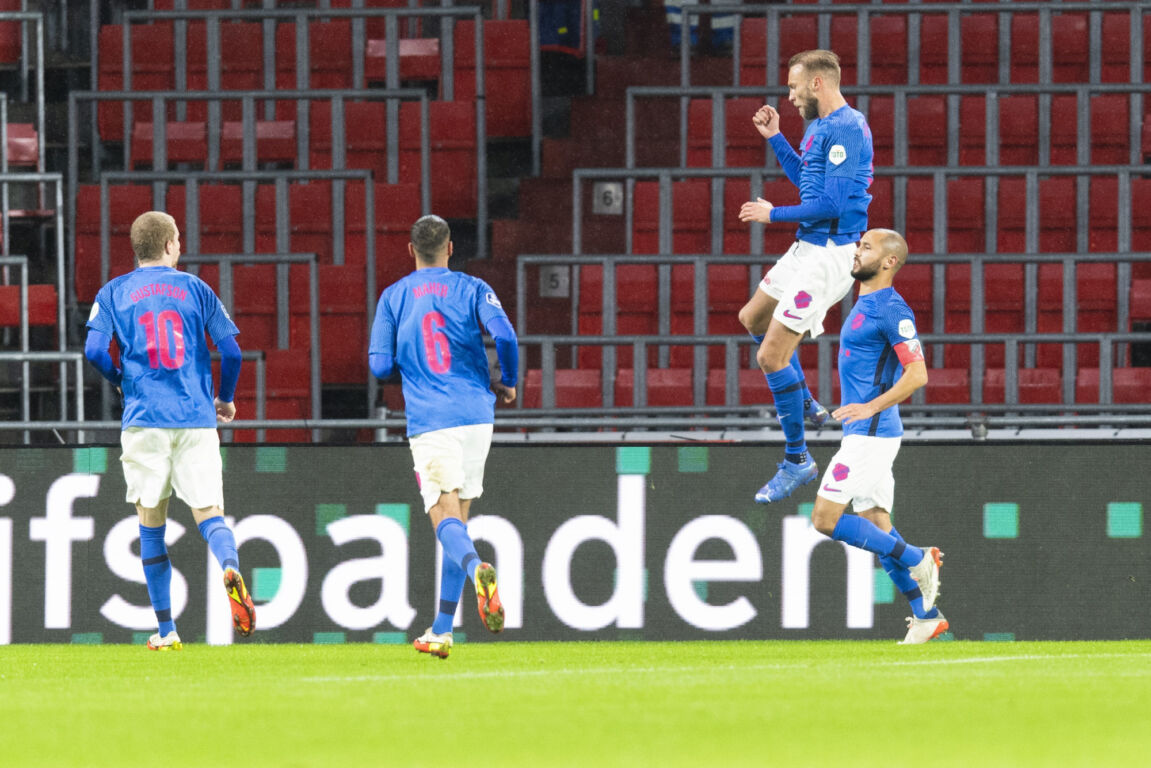 Mike van der Hoorn na zijn goal tegen PSV