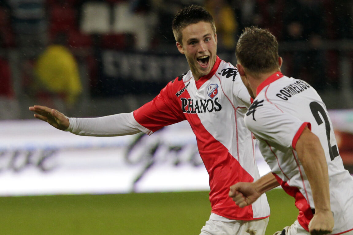 Ricky van Wolfswinkel juicht na voor FC Utrecht een treffer tegen Celtic