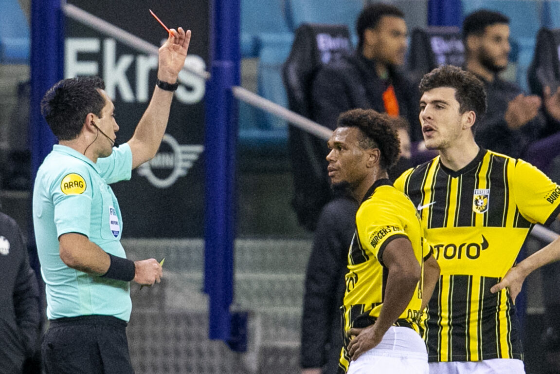 Openda krijgt rood tegen FC Groningen