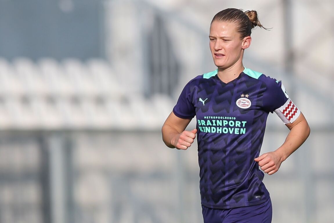 Mandy van den Berg baalt van de pijnlijke nederlaag tegen Ajax.