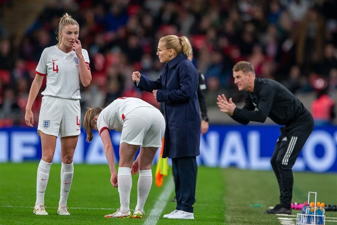 Sarina Wiegman als coach van Engeland