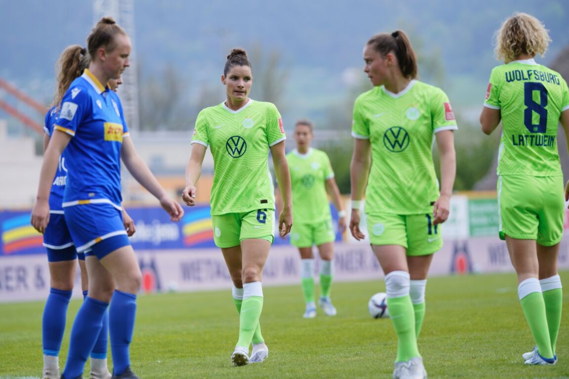 Vf L Wolfsburg in actie tegen Carl Zeiss Jena