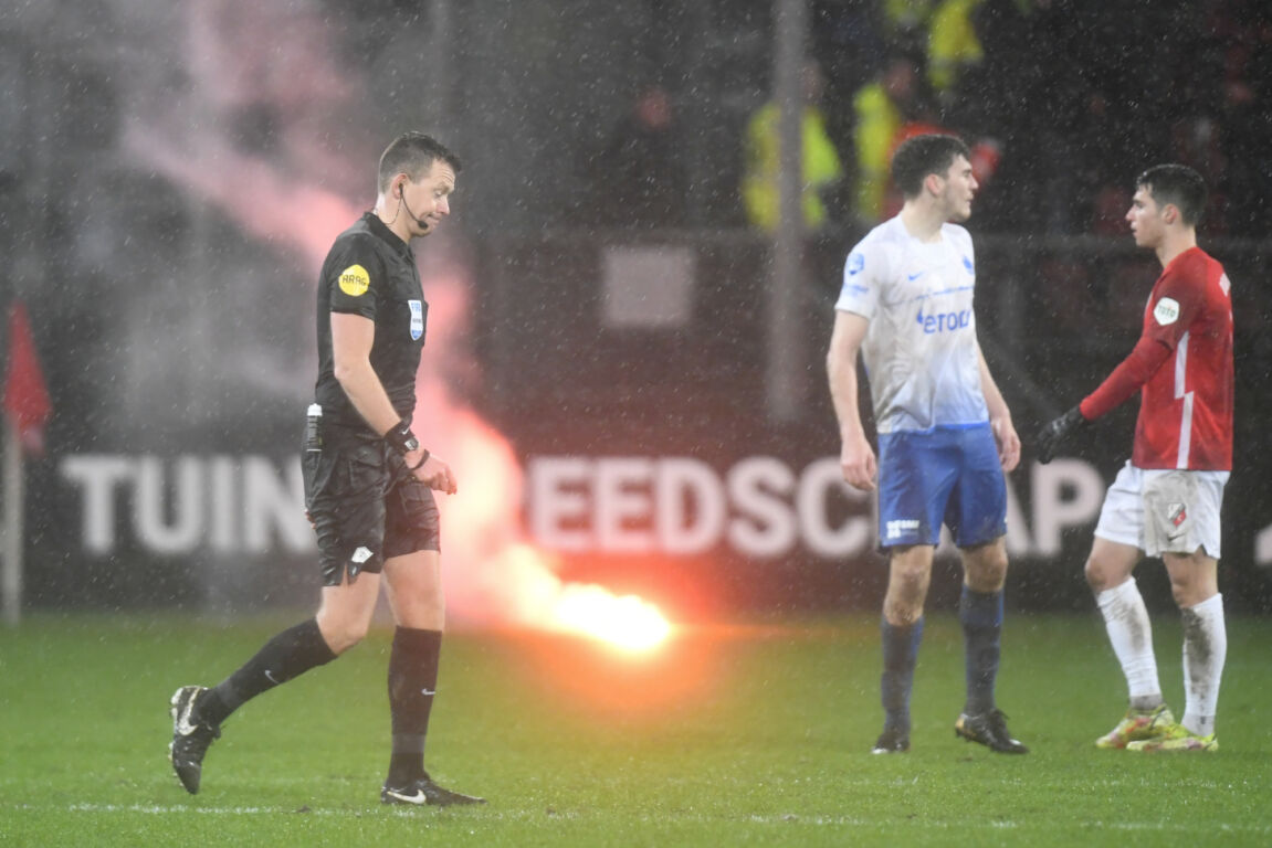 Vuurwerk tijdens FC Utrecht Vitesse