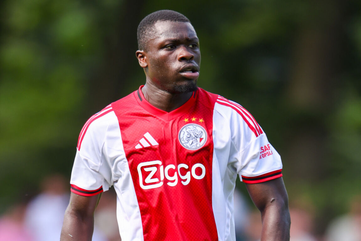 Brian Brobbey tijdens de voorbereiding van Ajax