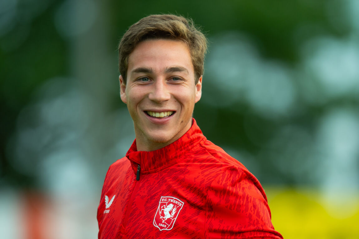 Carel Eiting met een grote glimlach