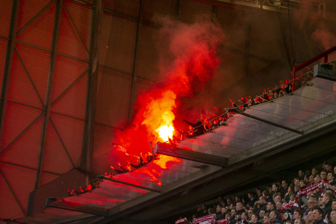Een fakkel in het uitvak bij FC Twente - Heracles Almelo