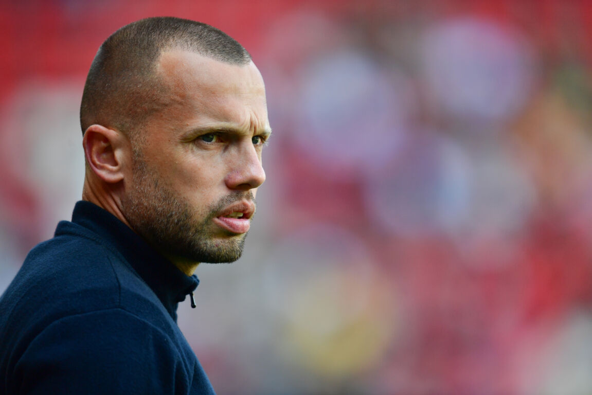 Heitinga kijkt toe